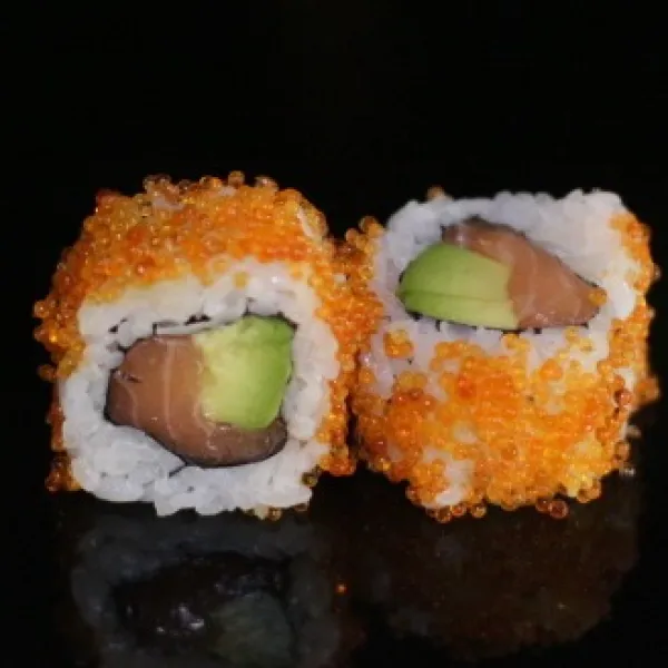 Tobiko salmón y aguacate (4u)