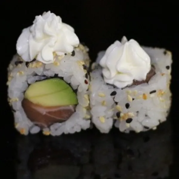 Salmón aguacate y queso (4u)