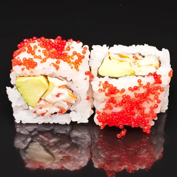 Surimi, aguacate, mayonesa y tobiko (4u)