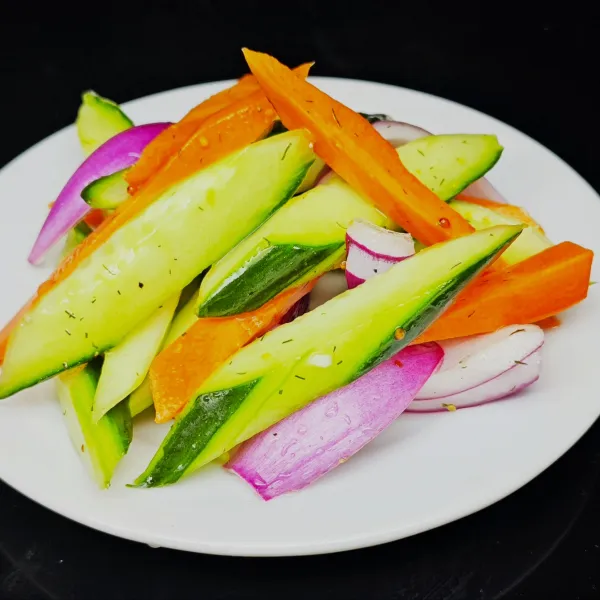 Ensalada agridulce de pepino y zanahoria