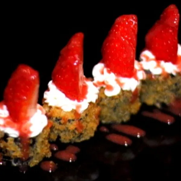 Maki queso fundido con fresa (4u)