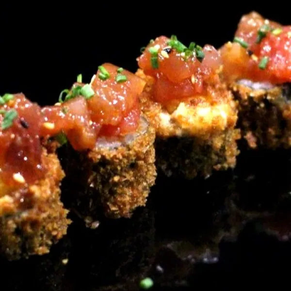Maki frito con atún (4u)