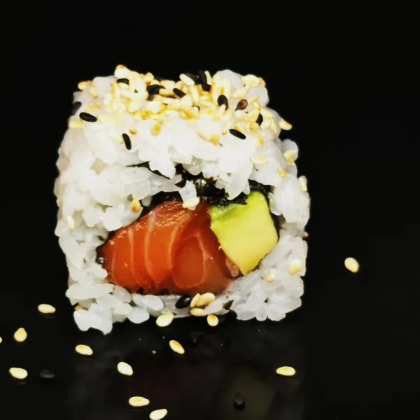 Salmón, aguacate (4u)