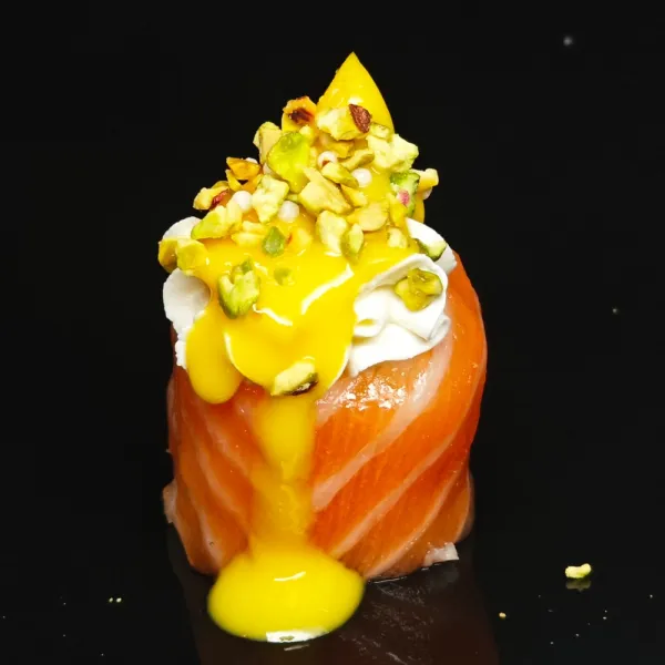 Gunkan de salmón y Pistacho (1u)