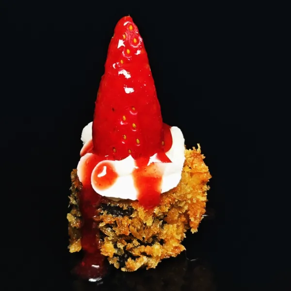 Maki queso fundido con fresa (4u)
